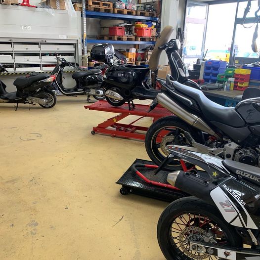 Motorradwerkstatt